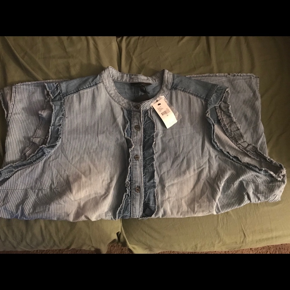 Cute sleeveless Lane Bryant blouse